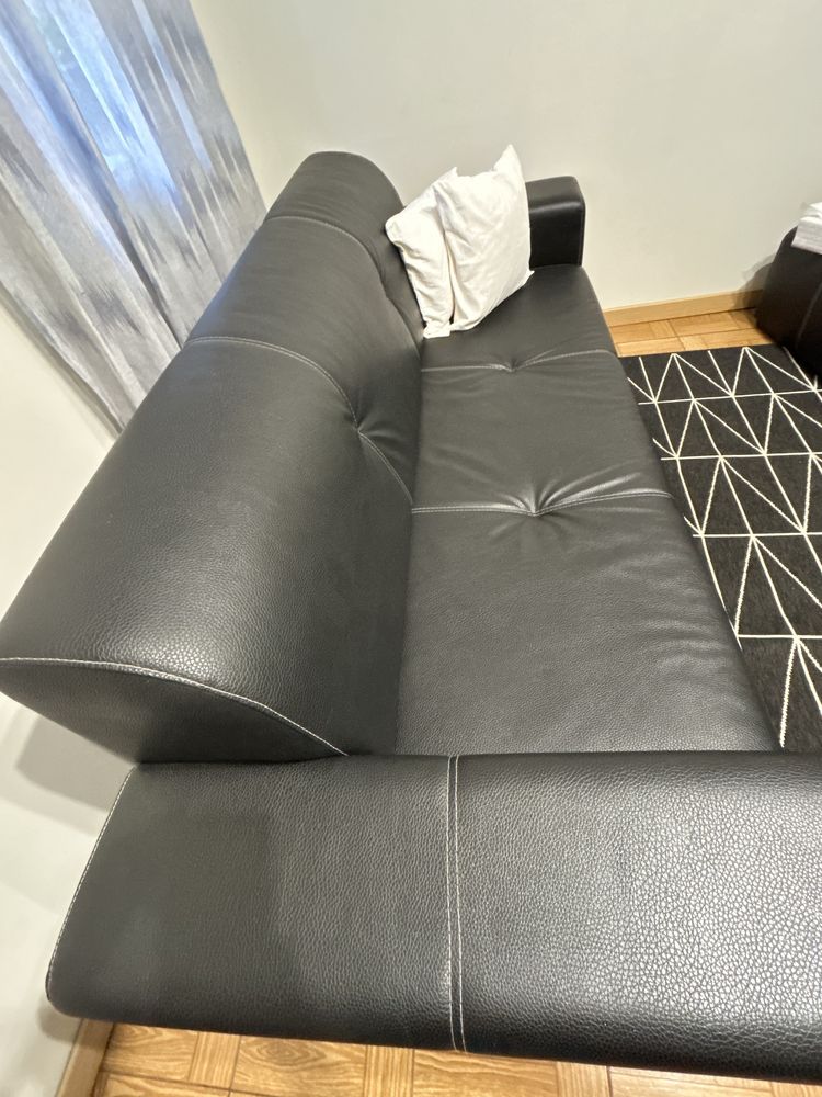 Sofa preto em pele preto