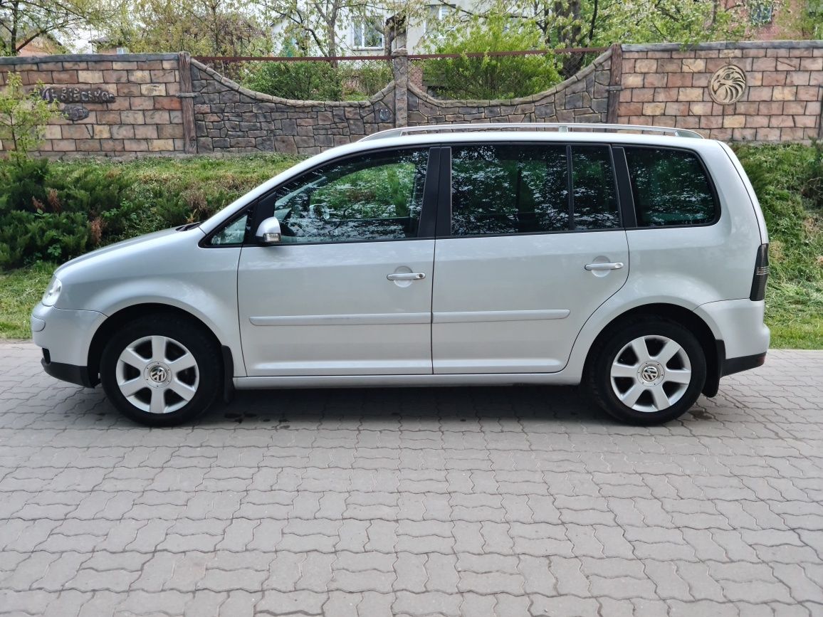 Volkswagen Touran 1,6 FSI 2004р.