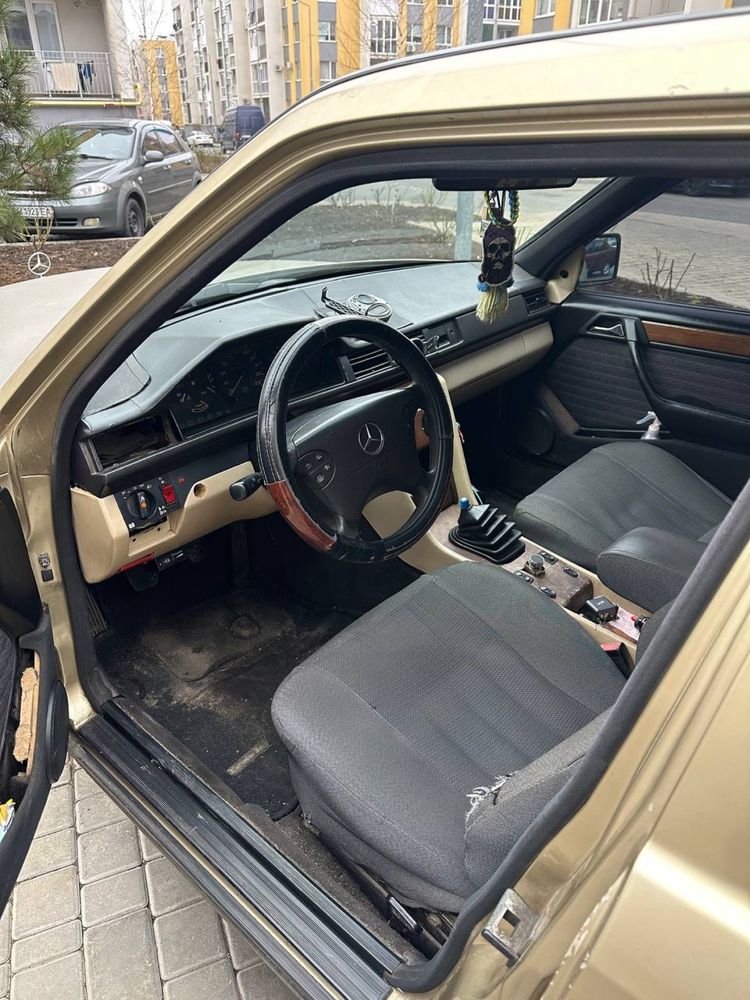 Mercedes 124 2.3