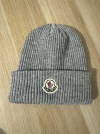 Gorro moncler.