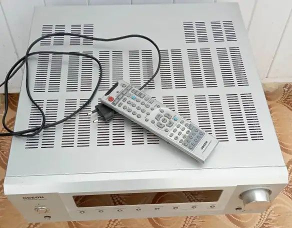 Av ресивер  ODEON модель RX-828 .
