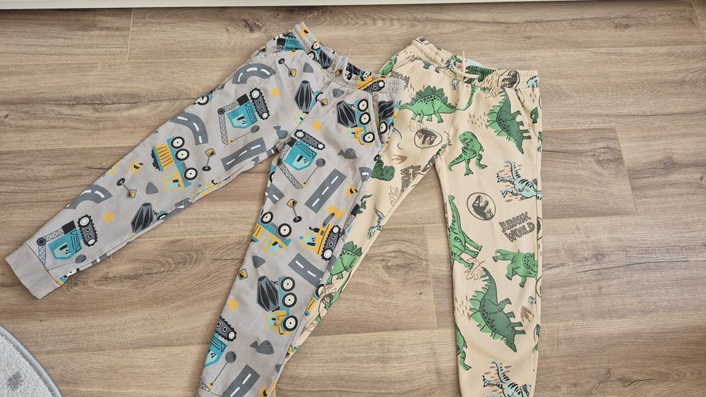 Spodnie dresowe chłopięce rozmiar 128/134