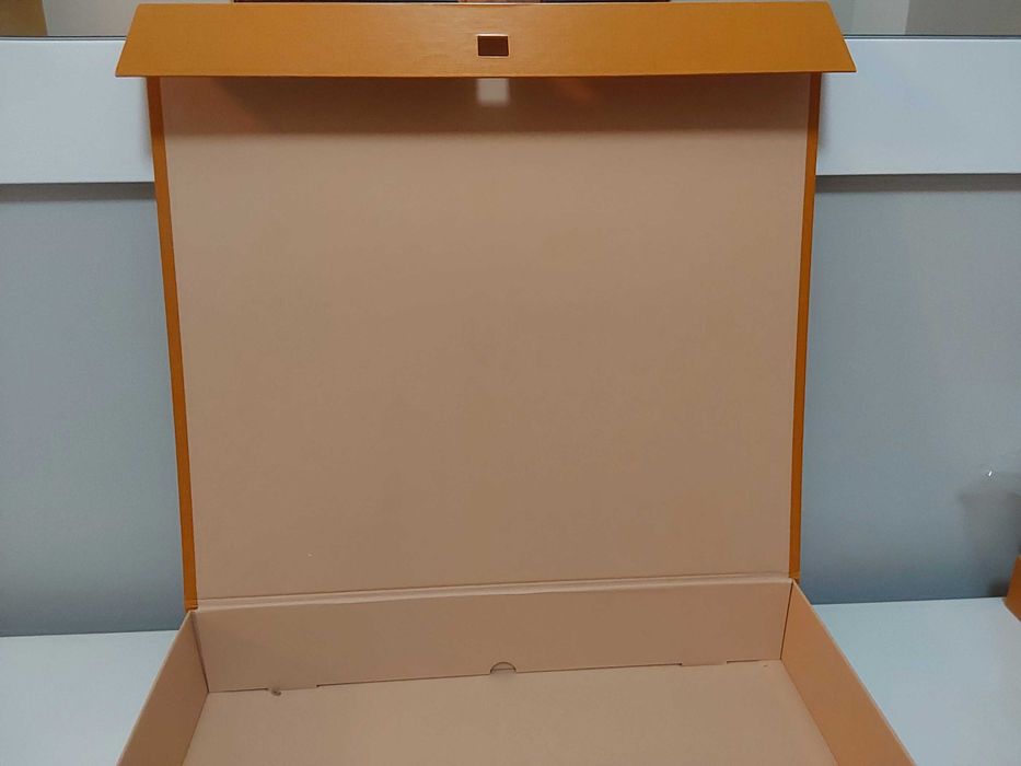 Caixa Nova Grande de Louis Vuitton.