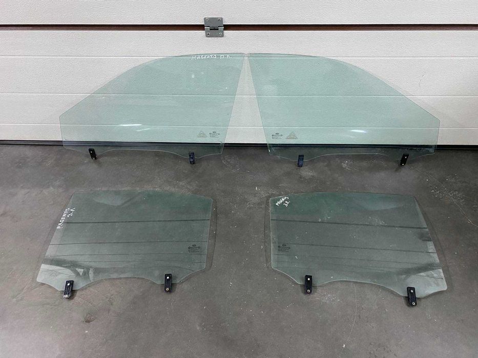 Скло стекло  KIA Magentis 06-10р.