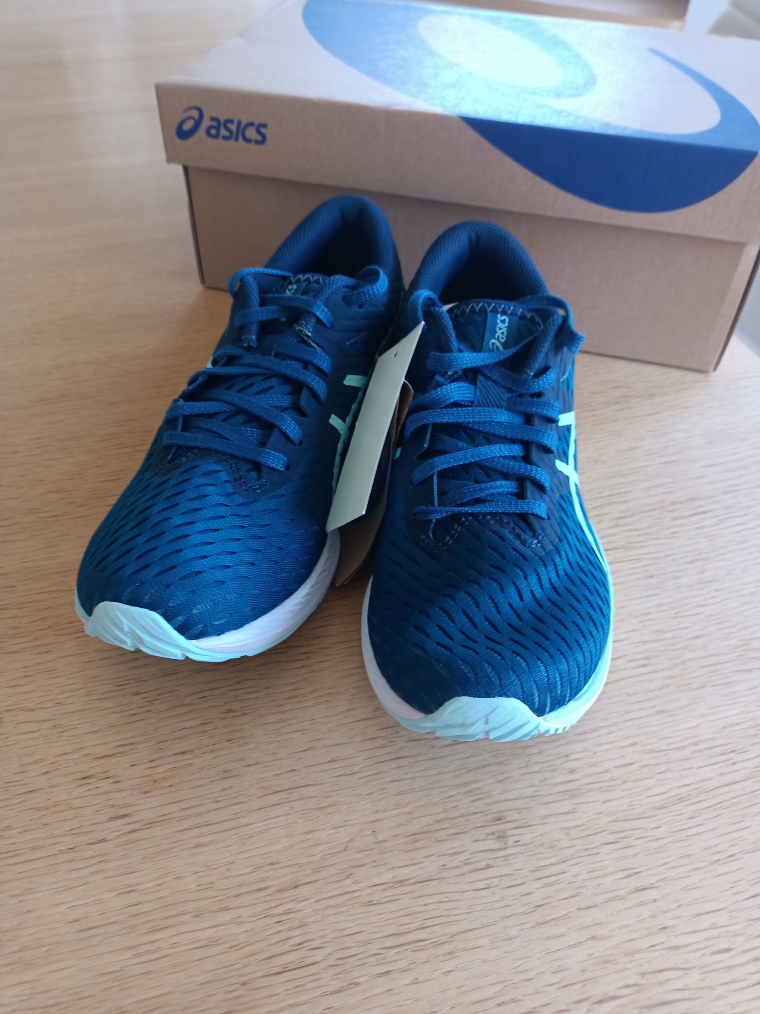 Buty Asics Hyper Speed -39