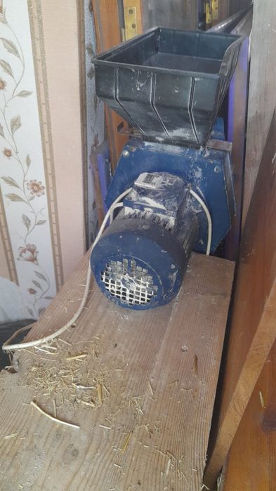 Кормоподрібнювач Эликор 1 (исполнение 1) зернодробилка + овощерезка