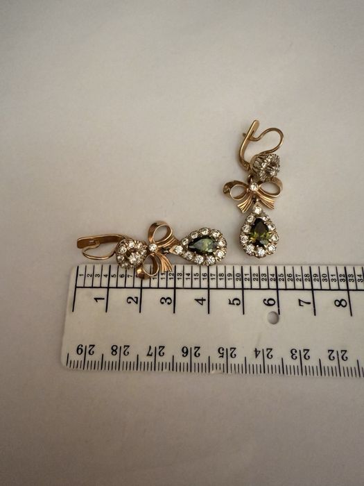 Продам золотые сережки