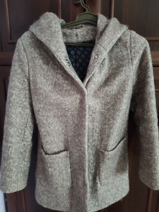 Осіннє жіноче пальто