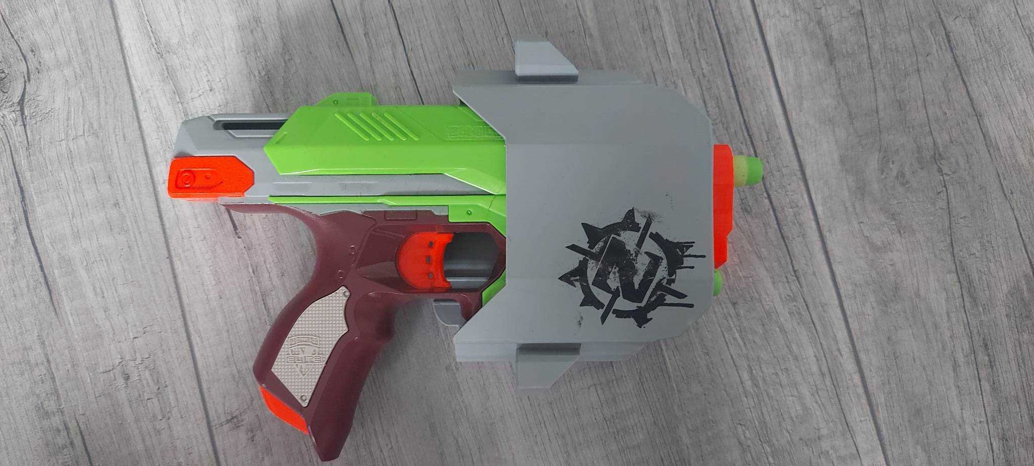 Pistolet Nerf sidestrike/zombie strike + 3naboje + kabura