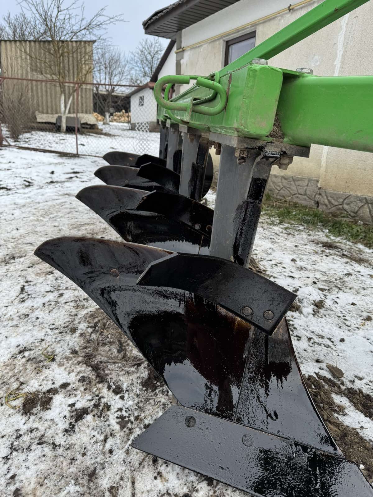 Продам плуг 4 корпуса