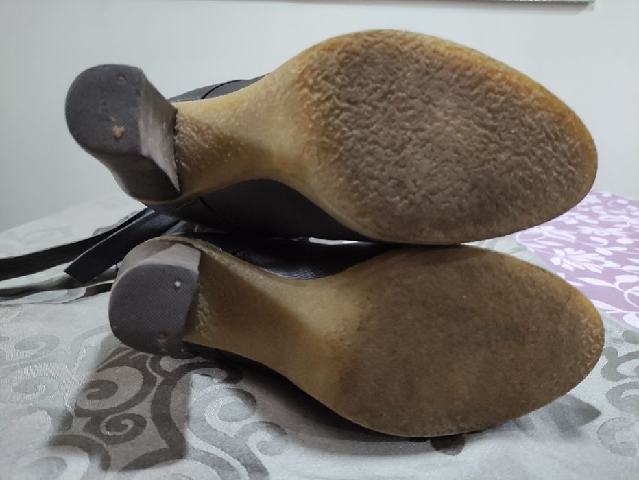 Botas confortáveis em pele