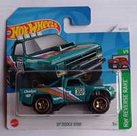 Hot Wheels 87 Dodge D100 seria 2024