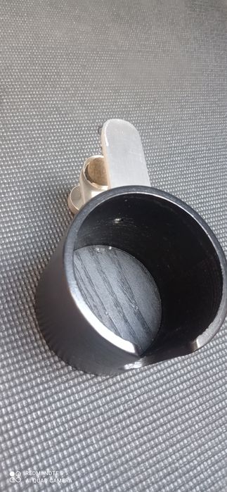 Sprzedam uchwyt na kubek mocowany do stołu