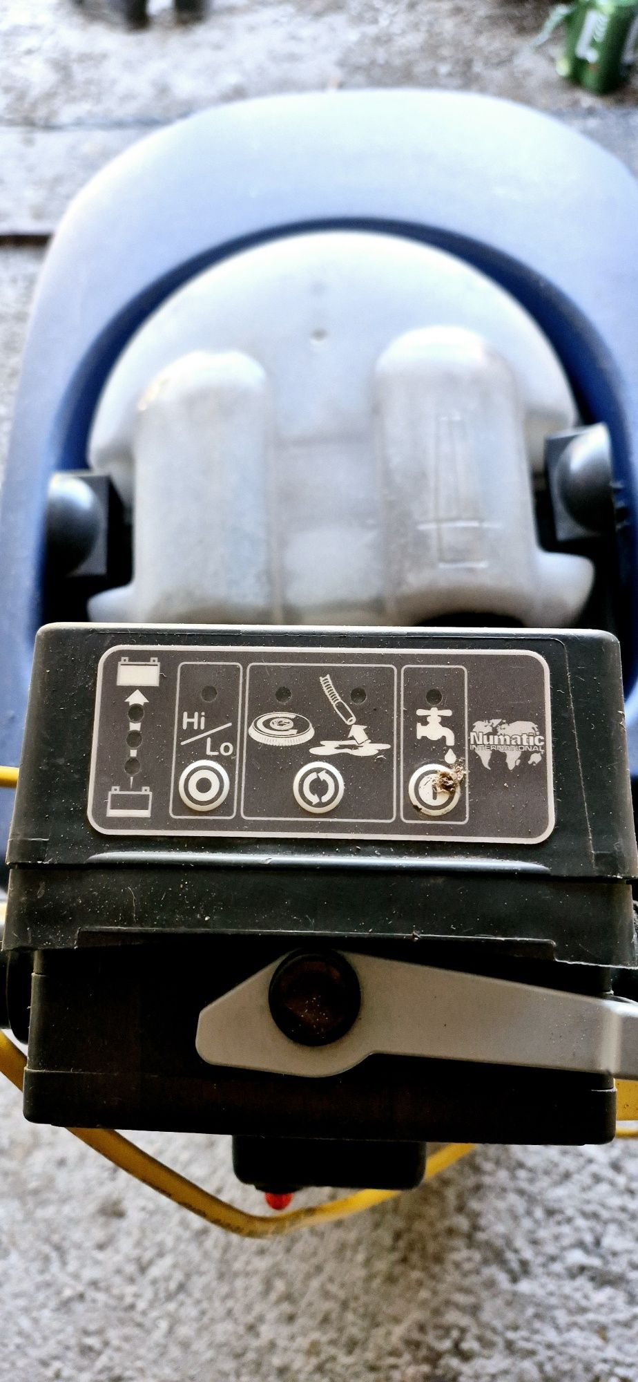 Maszyna czyszcząca do podłóg Numatic TT 40B45