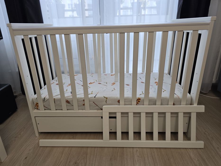 KLUPŚ Łóżeczko IWO białe z szufladą 120x60 plus materac Fiki Miki