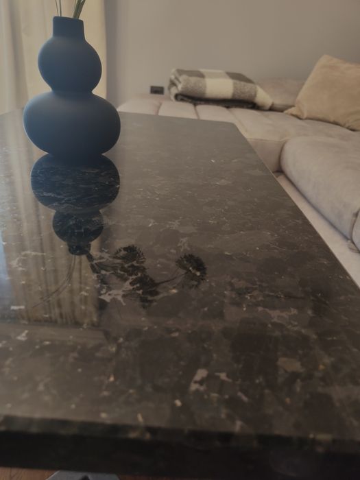 Новий стіл з натурального каменю Лабрадор