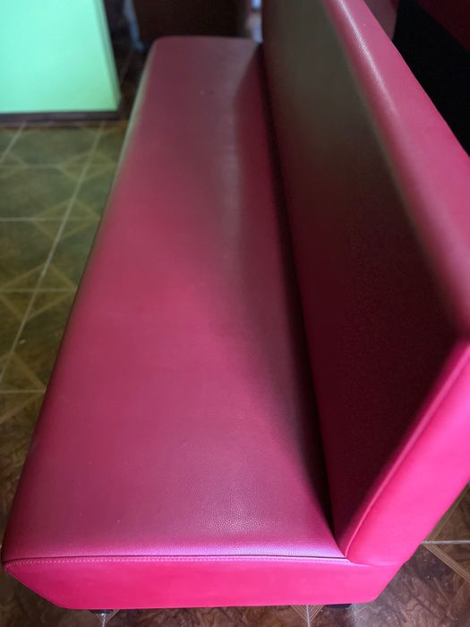 Sofás como novos p/ bares, cafés ou restaurantes