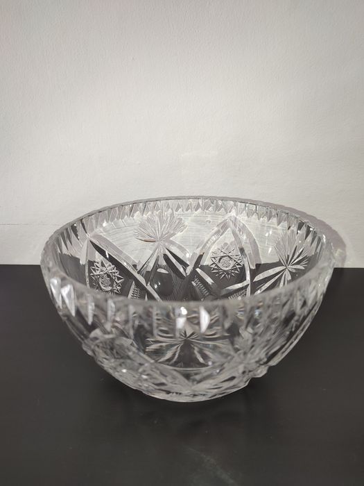 Kryształowa misa z okresu prl
