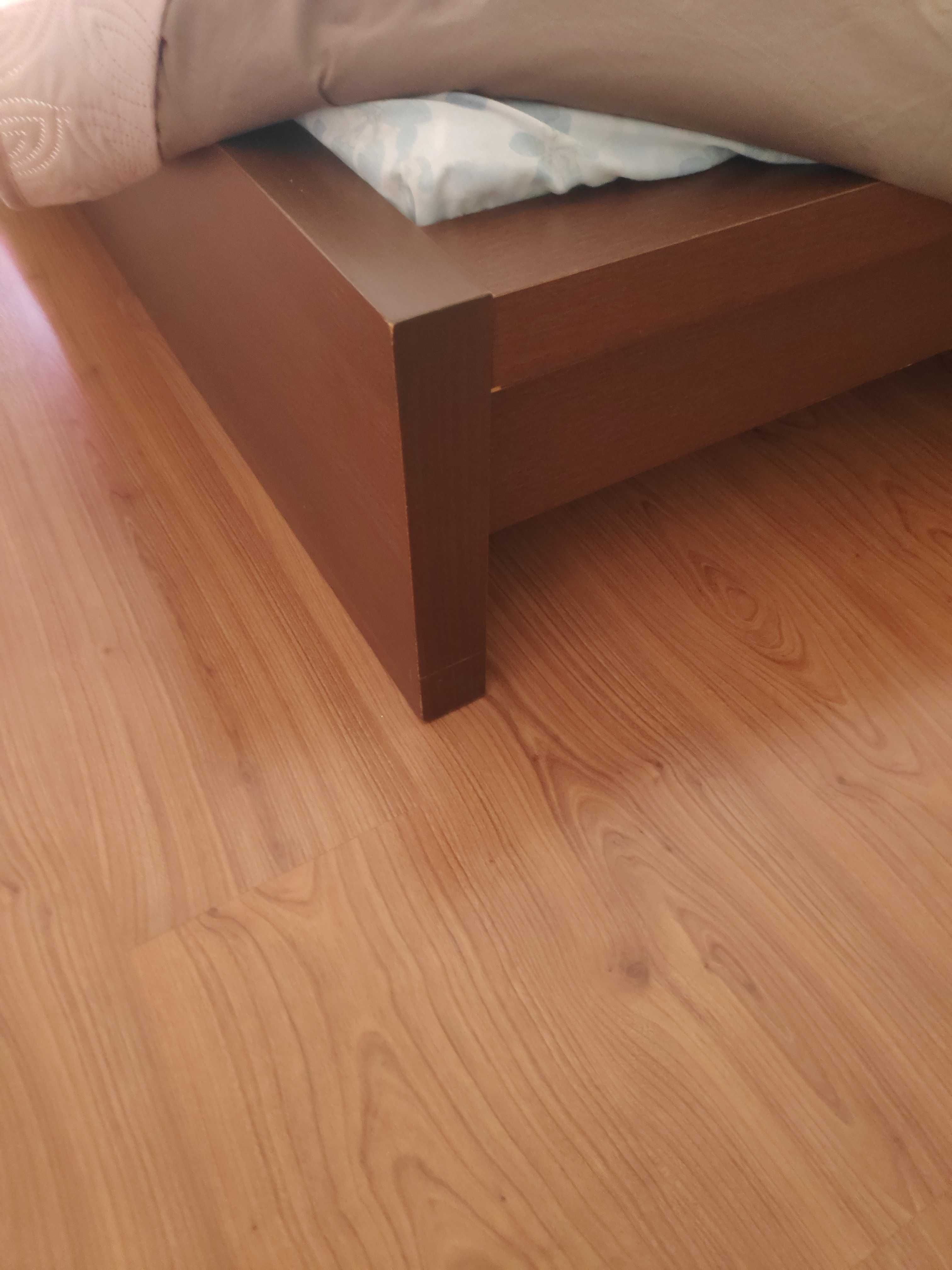 Cama IKEA com estrado de ripas