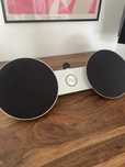 Bang & Olufsen BeoSound 8 – Hi-End Audio jak Bose | JBL