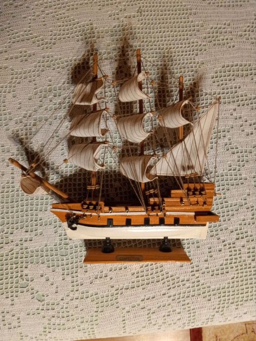 Model drewnianego statku Confection.