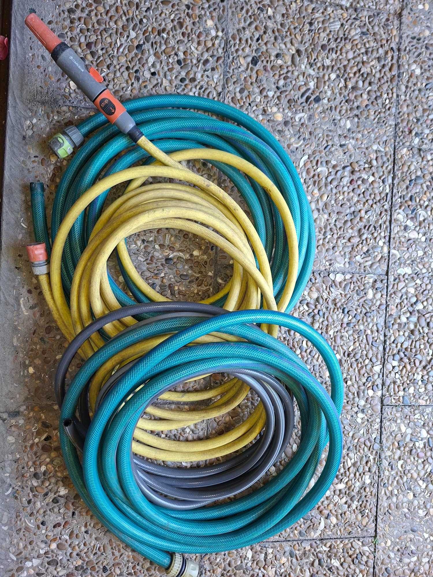 Mangueiras_ 3 unidades de 2, 5 e 15 metros, cor verde e amarelo
