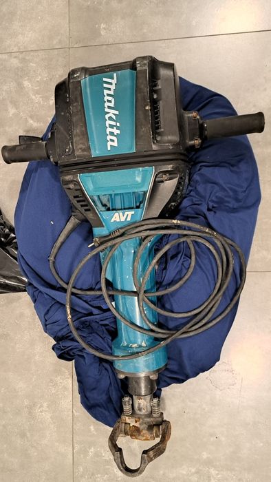 Młot wyburzeniowy Makita HM1812