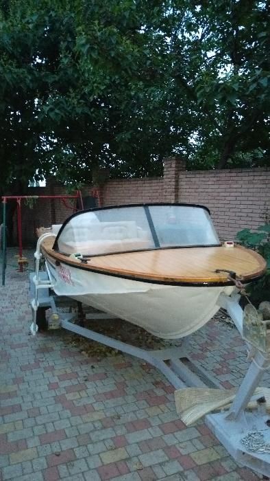 Продам лодку на безе лодки Днепр