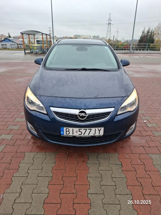 Opel Astra J 1.6 z lpg Sports Tourer 2012 rok