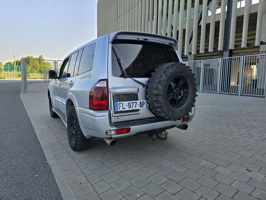 Pajero 3,2 diesel Rally Art  7 osób automat hak 3,3t