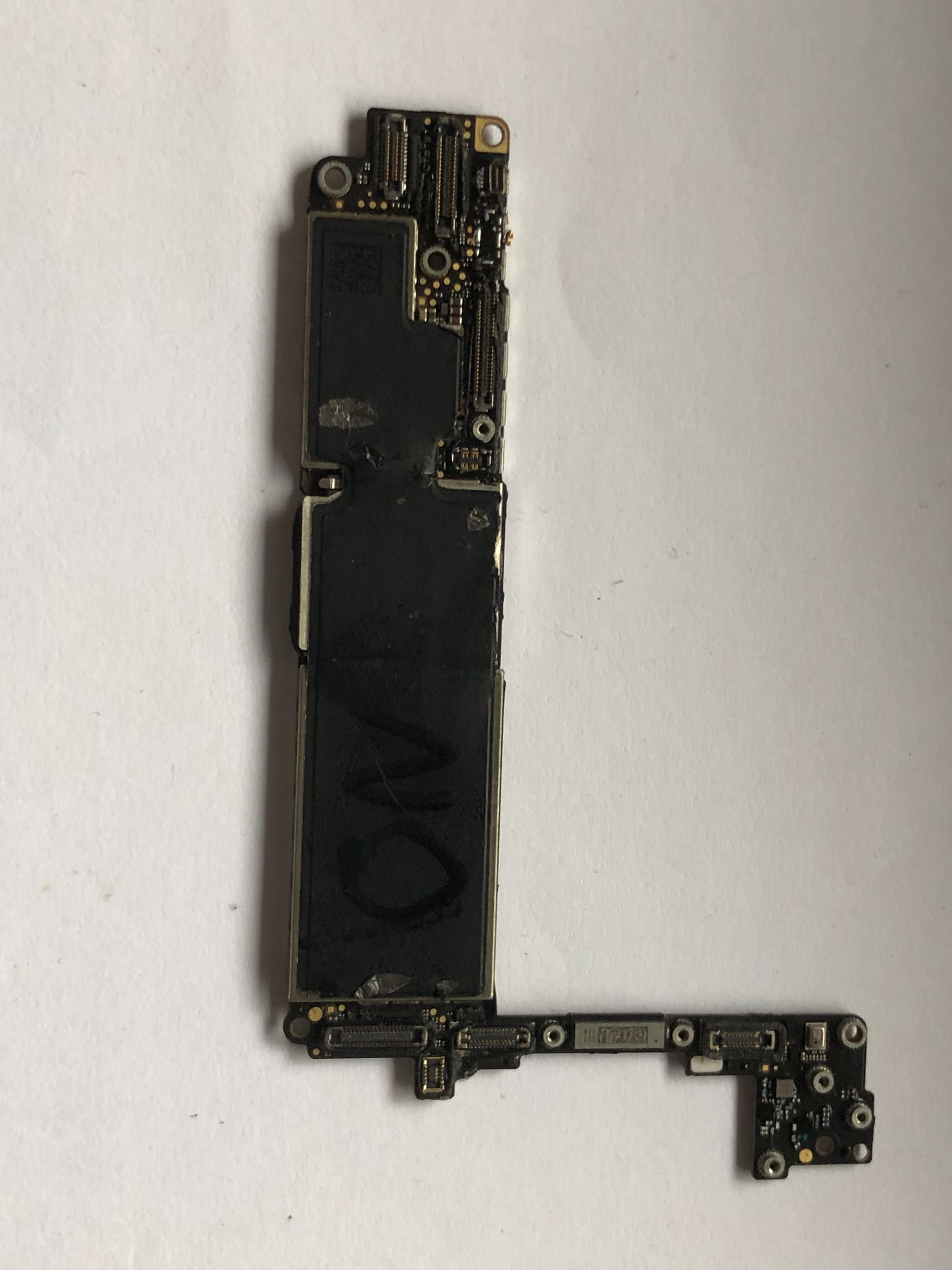 iPhone  8  płyta  główna  uszkodzona