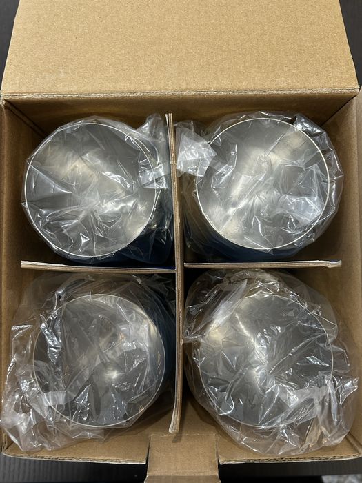 Luxo - 4 Taças Gold Wine -  douradas com acabamento mate.