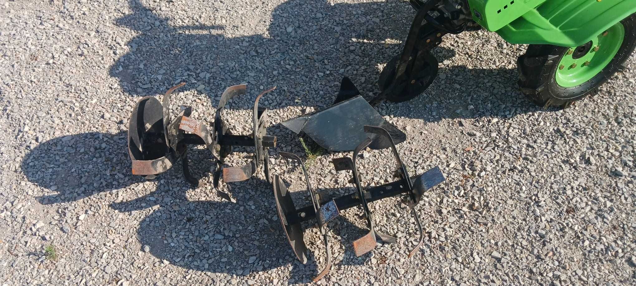 Vende-se motoenxada SAURIUM 210CC