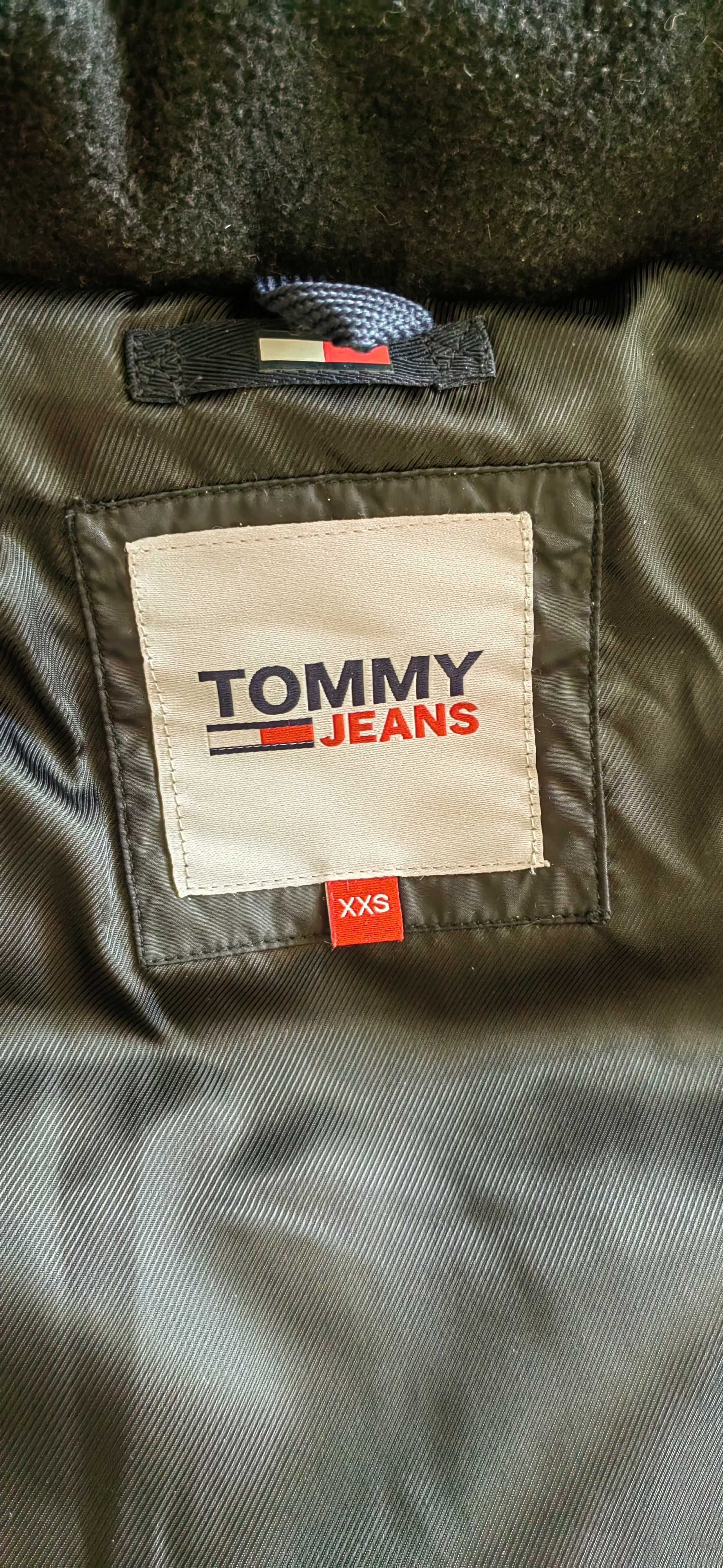 Kurtka z pierzem Tommy Jeans rozmiar xxs