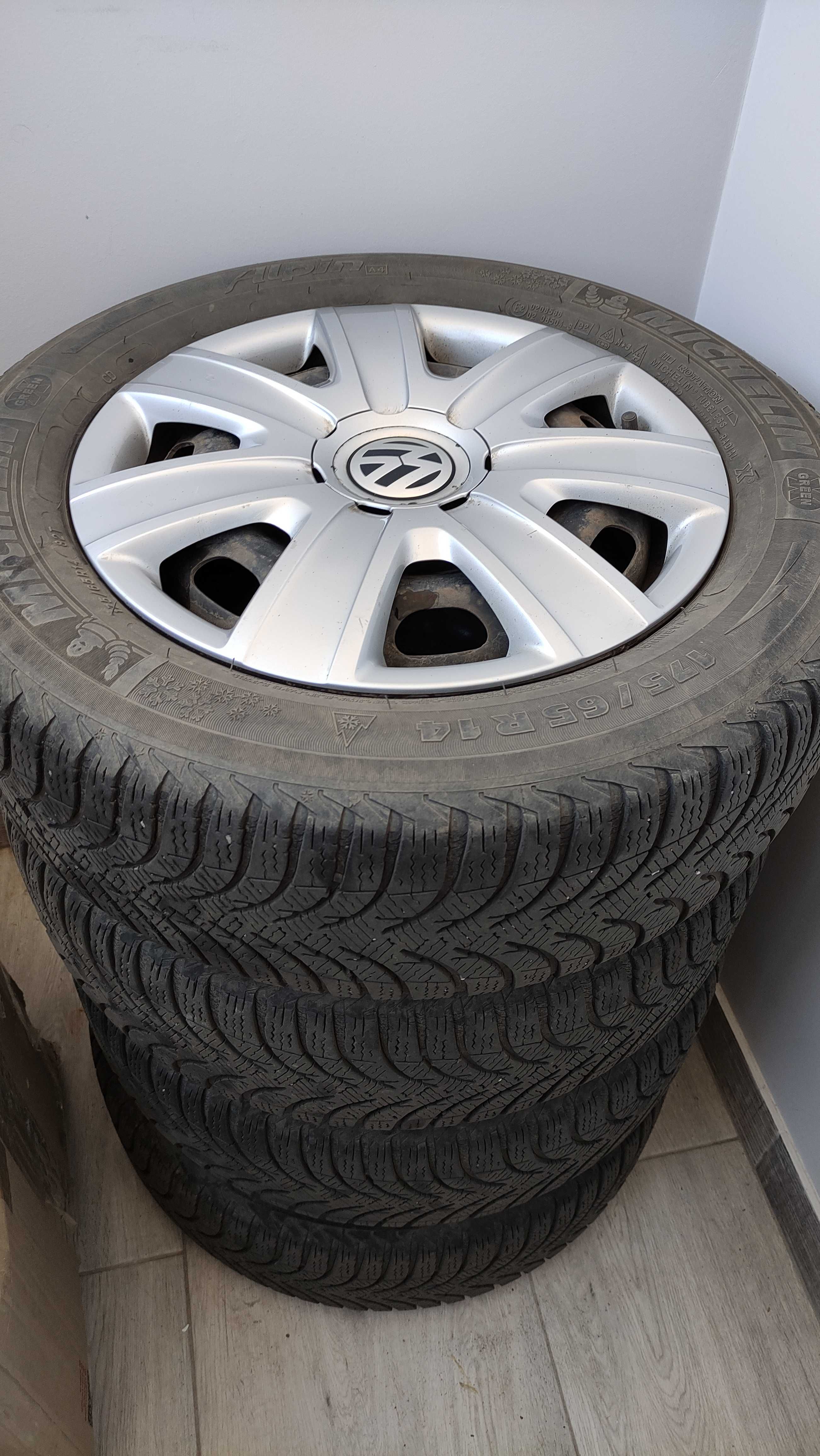 Продам зимнюю резину Michelin Alpin A4 R14 175/65 на дисках 5*100