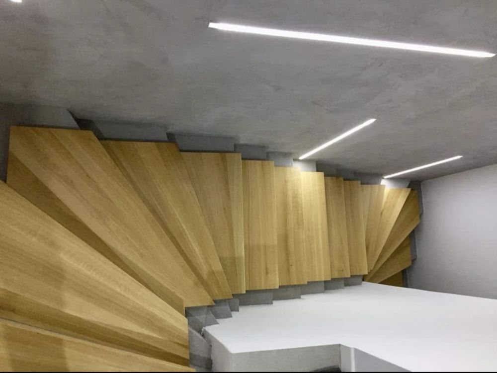 Drzwi drewniane wewnętrzne, zewnętrzne, okna, stoły, schody, parapety