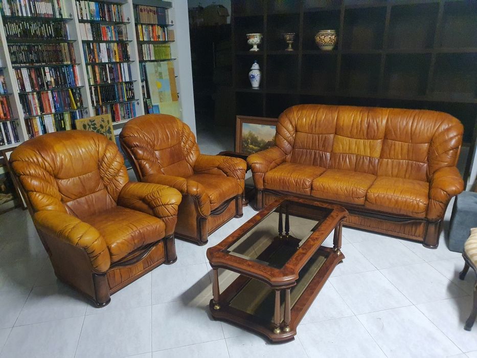 Conjunto de sofás em Pele