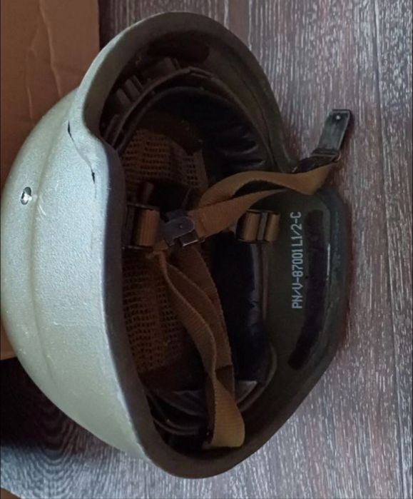 Каска шолом військовий