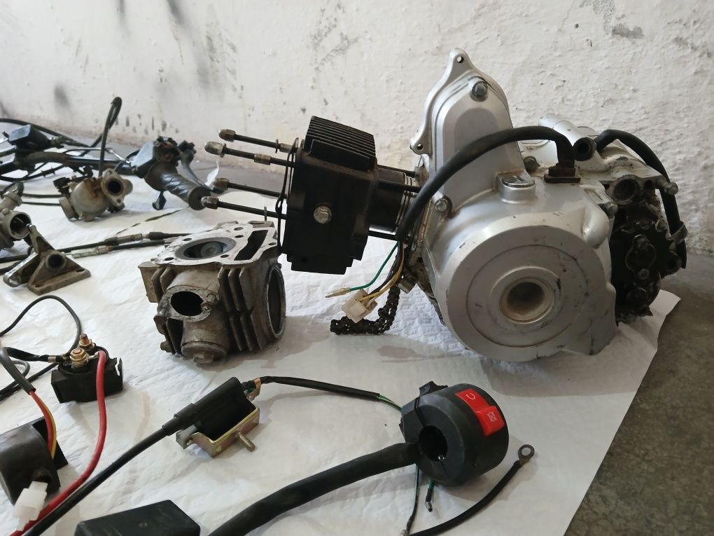 Moto 4 110cc + (Material extra )
