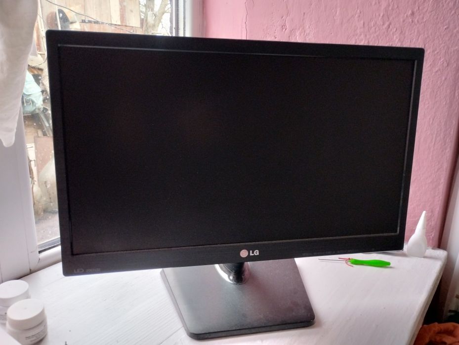 Монітор lg 19" 1600х900