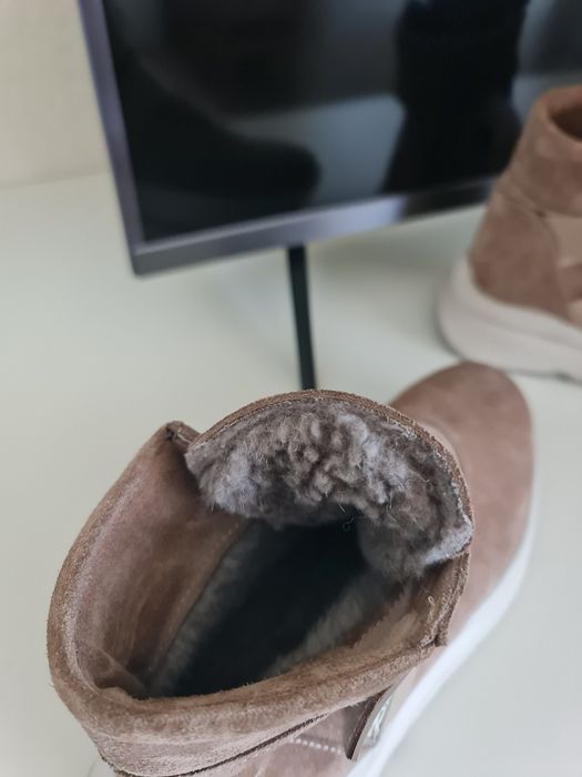 Продам новые ботинки зимние