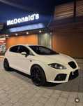 Seat leon cupra.