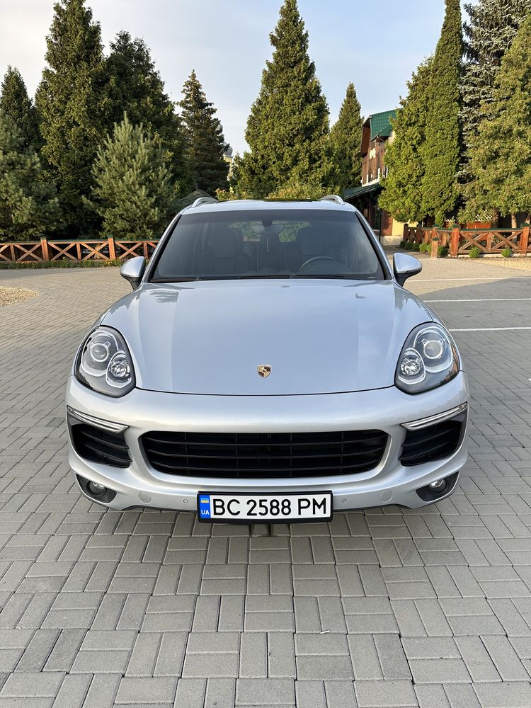 Porsche cayenne 2015