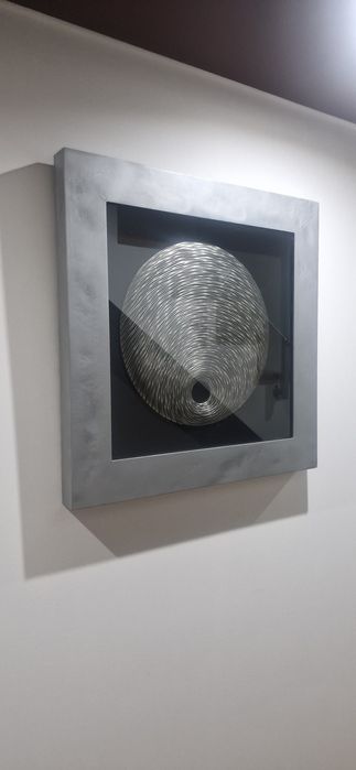 Quadro cinzento.