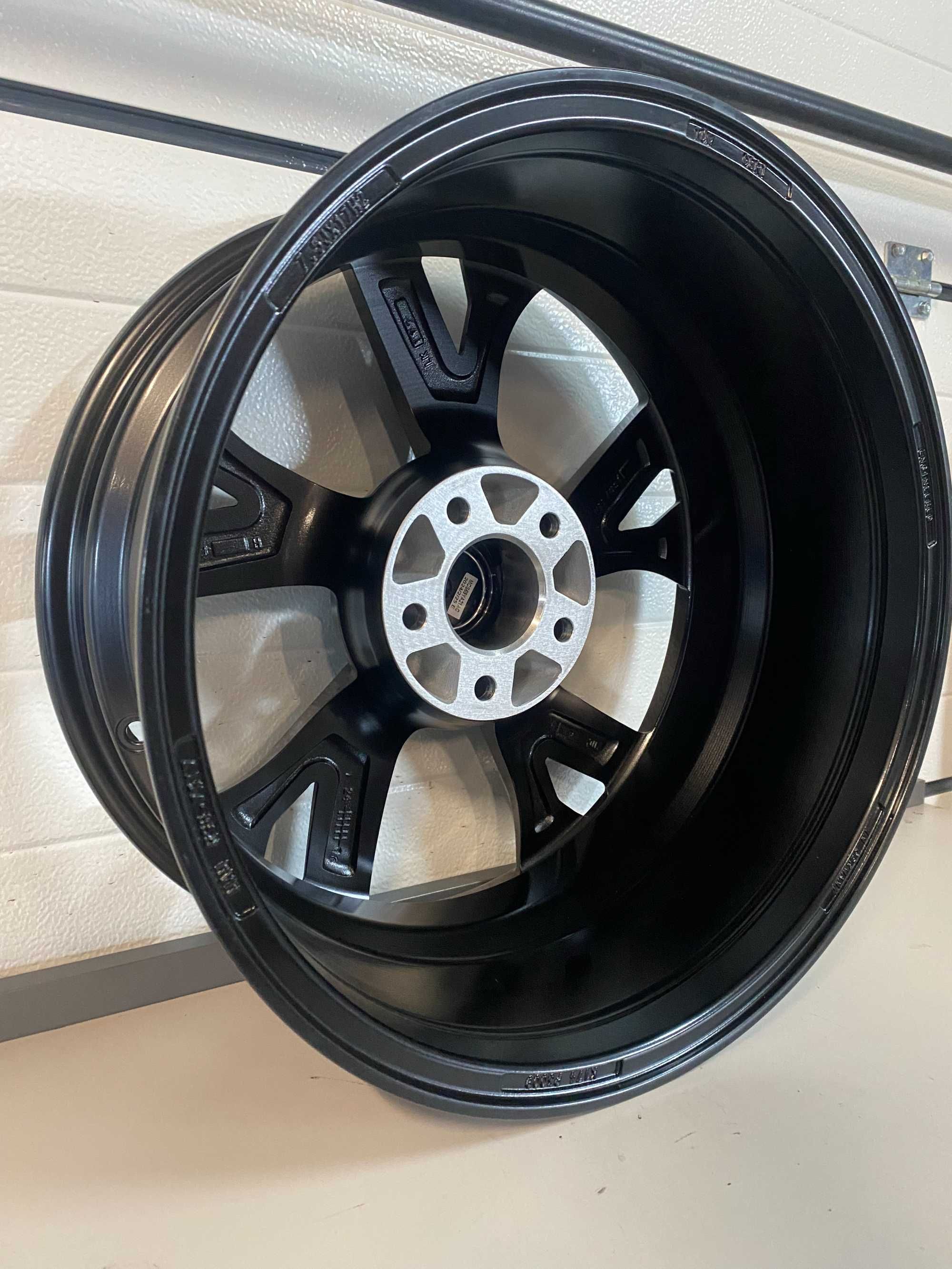 Alufelgi 17 5x112 Et.30 7,5J Audi A3 A4 B6 B7 B8 B9 A5 Q2 Q3 Q5