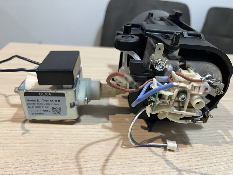 Części Nekspres delonghi pompa grzałka