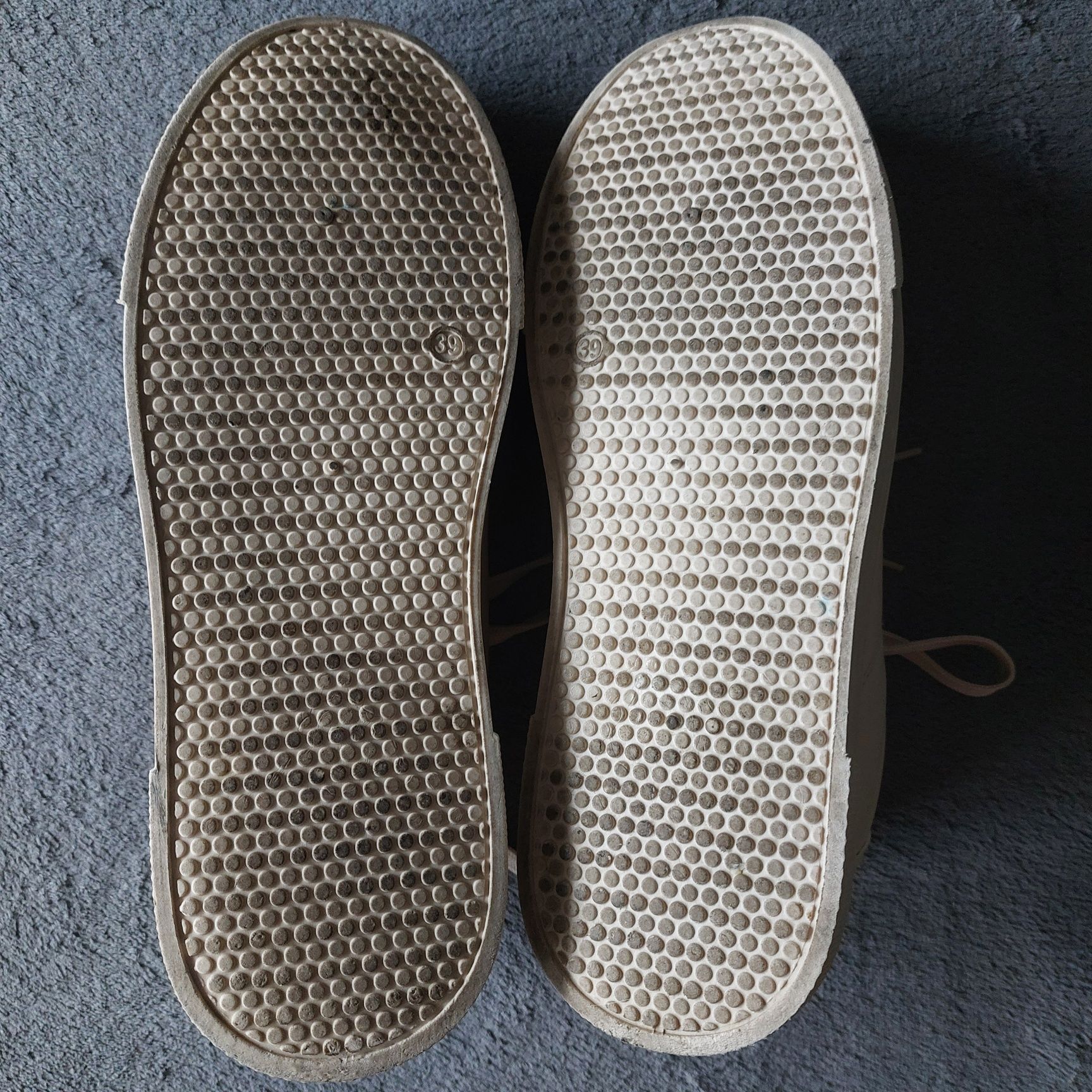 Sneakersy kremowe 39