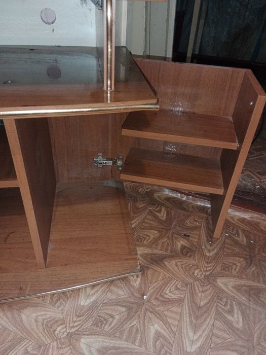 Продается тумба под телевизор