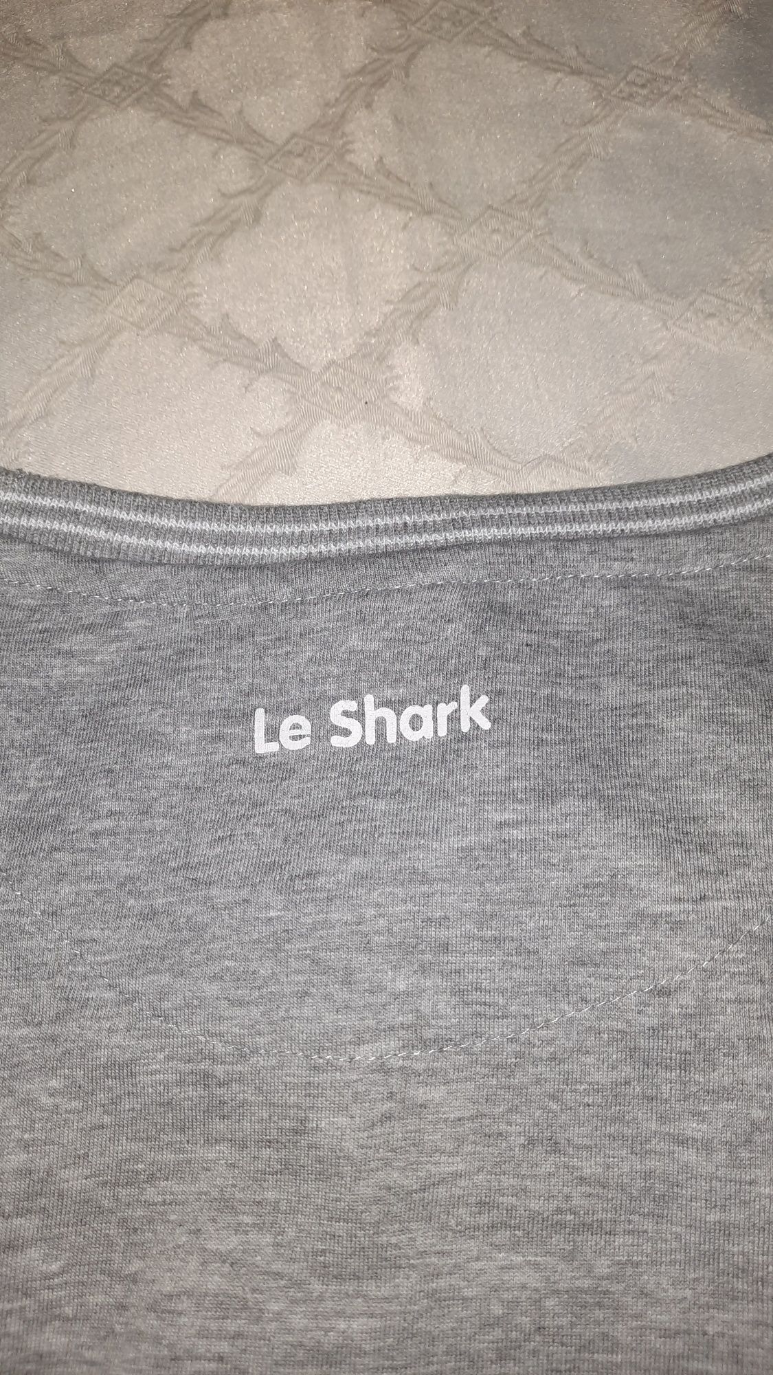 Фирменная футболка Le Shark