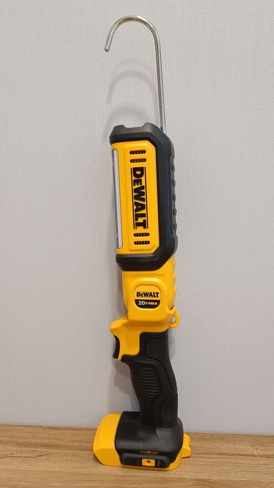 Ліхтар акумуляторний DEWALT DCL050